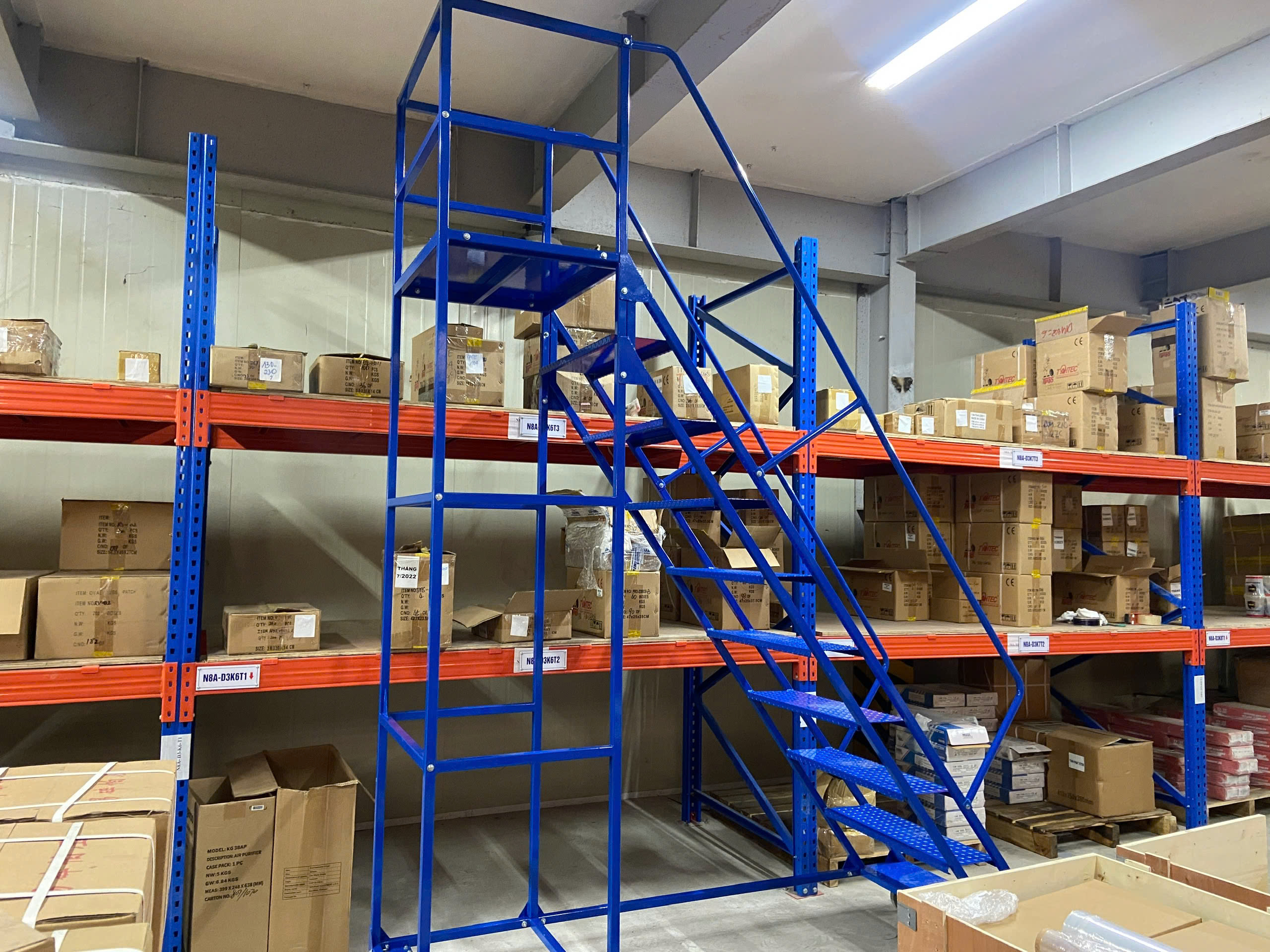 Xe thang di động - Công Ty TNHH Sản Xuất Và Thương Mại Công Nghiệp 3S
